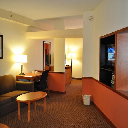 Holiday Inn Express Williamston By Ihg Екстериор снимка