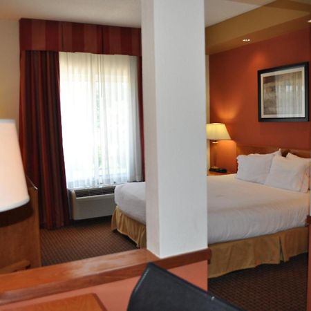 Holiday Inn Express Williamston By Ihg Екстериор снимка