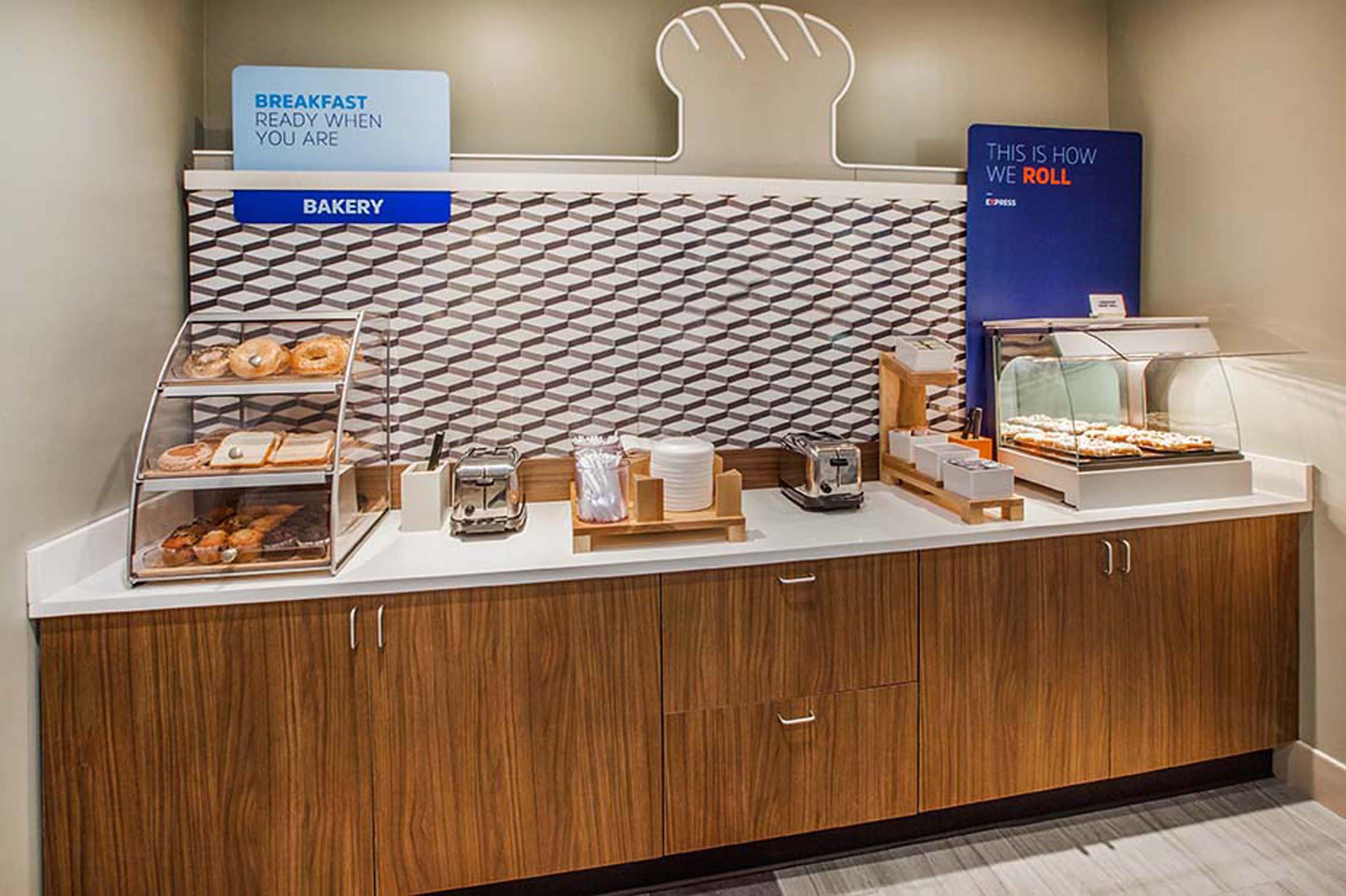 Holiday Inn Express Williamston By Ihg Екстериор снимка
