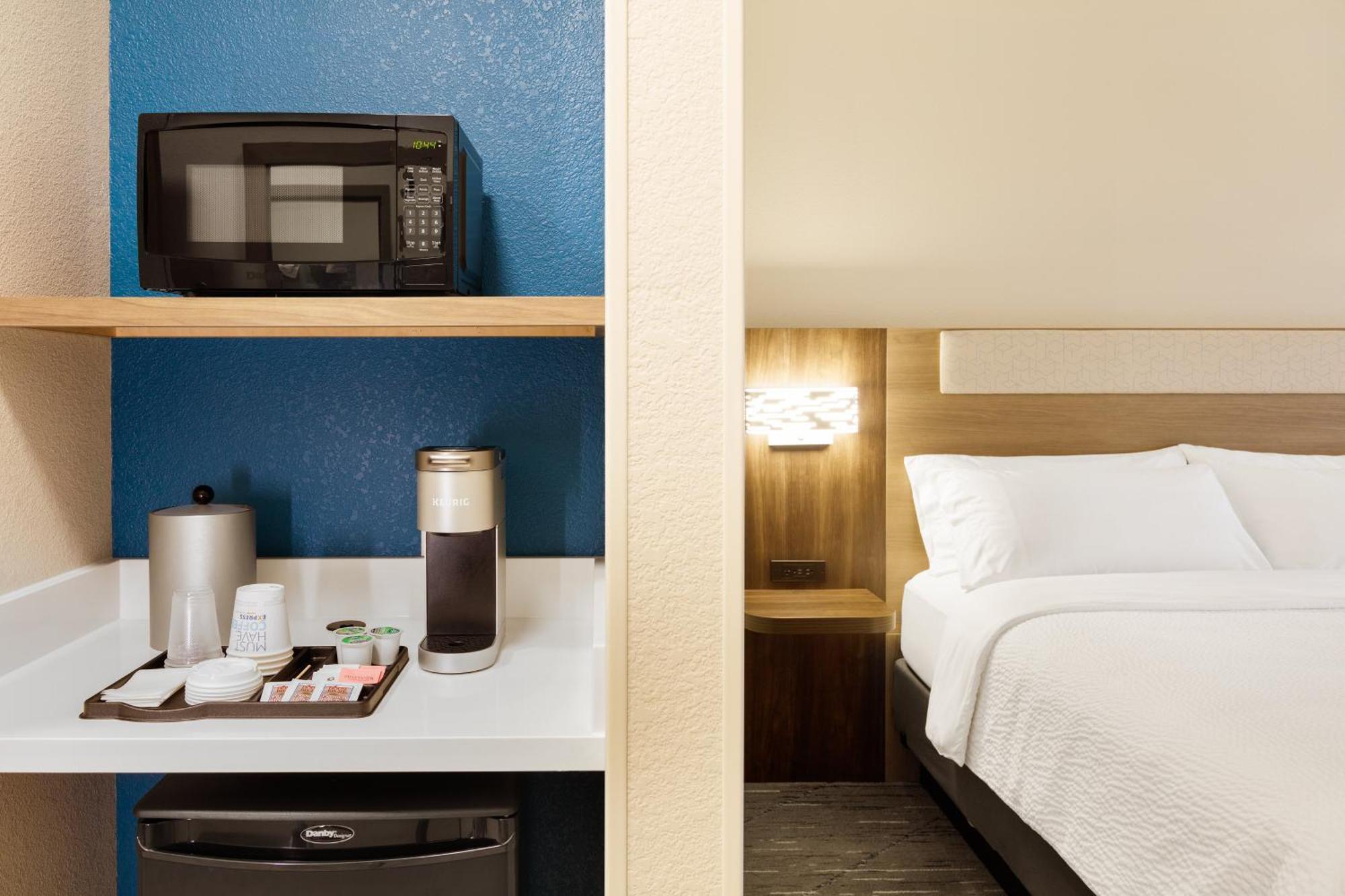 Holiday Inn Express Williamston By Ihg Екстериор снимка