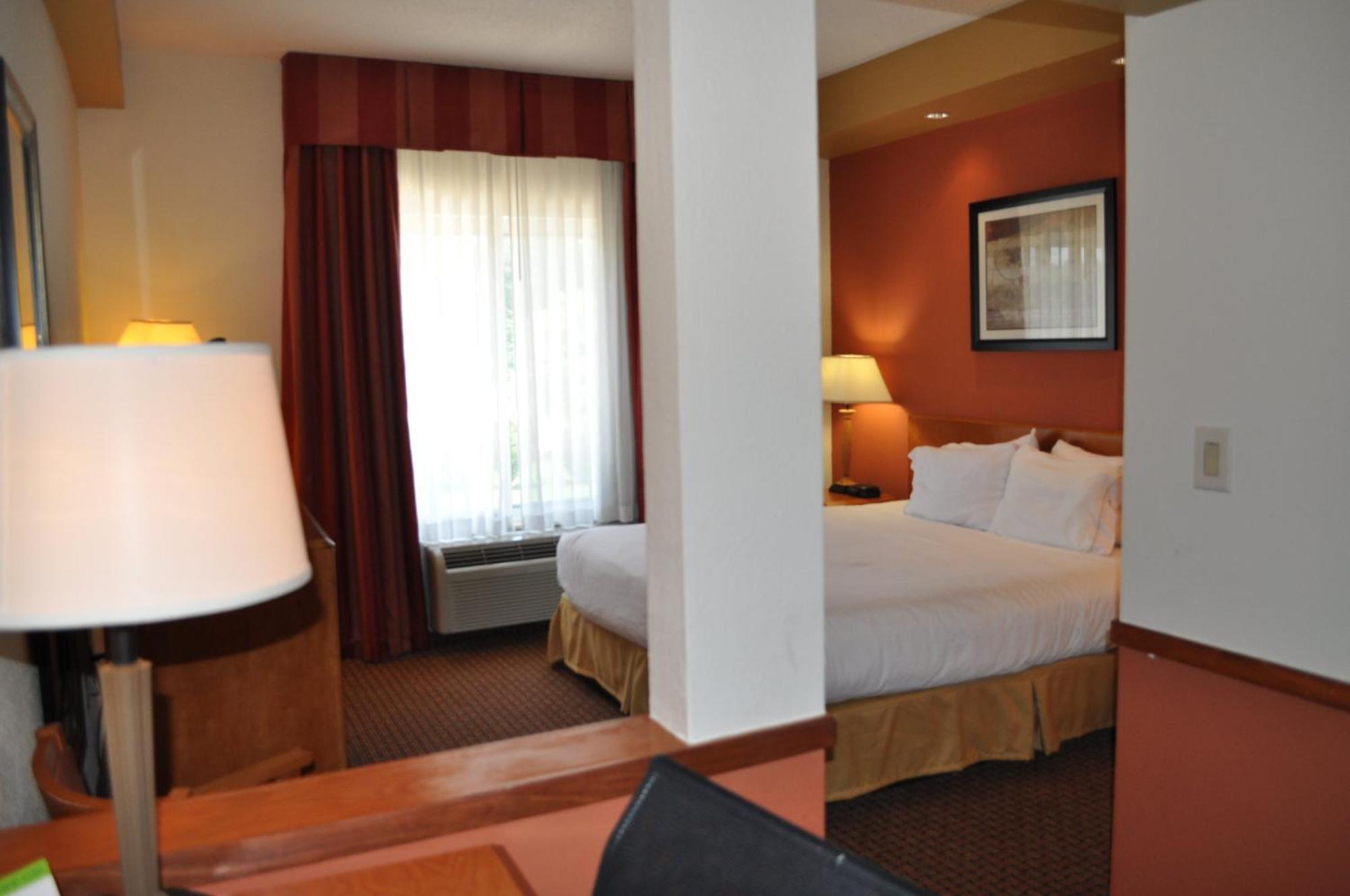 Holiday Inn Express Williamston By Ihg Екстериор снимка